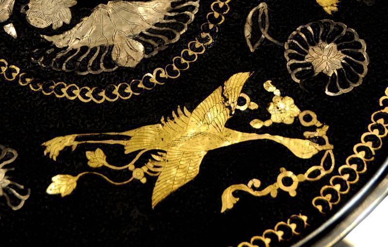 四鸾衔绶纹金银平脱镜| 一面映照唐王朝兴衰历史、工艺技巧与艺术装饰 